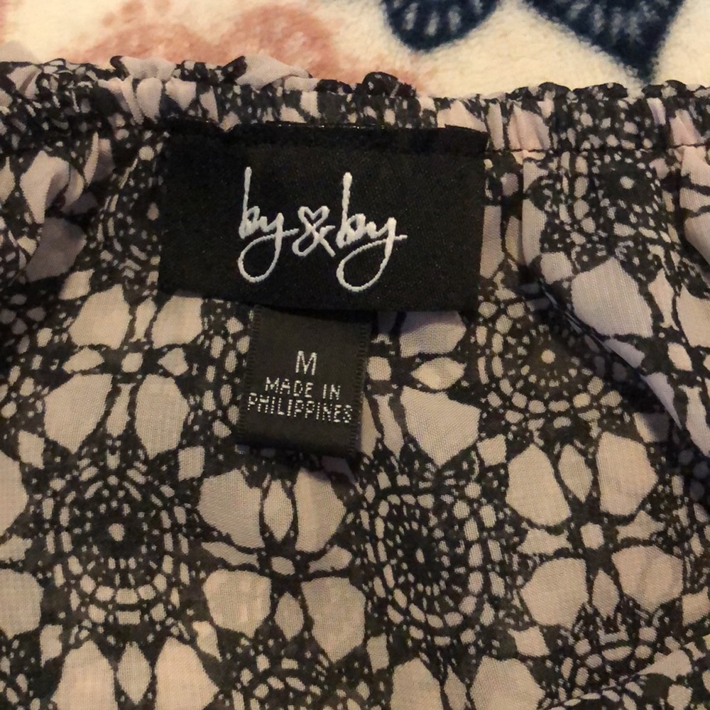 Beautiful Flowy Top✨ - Picture 5 of 5